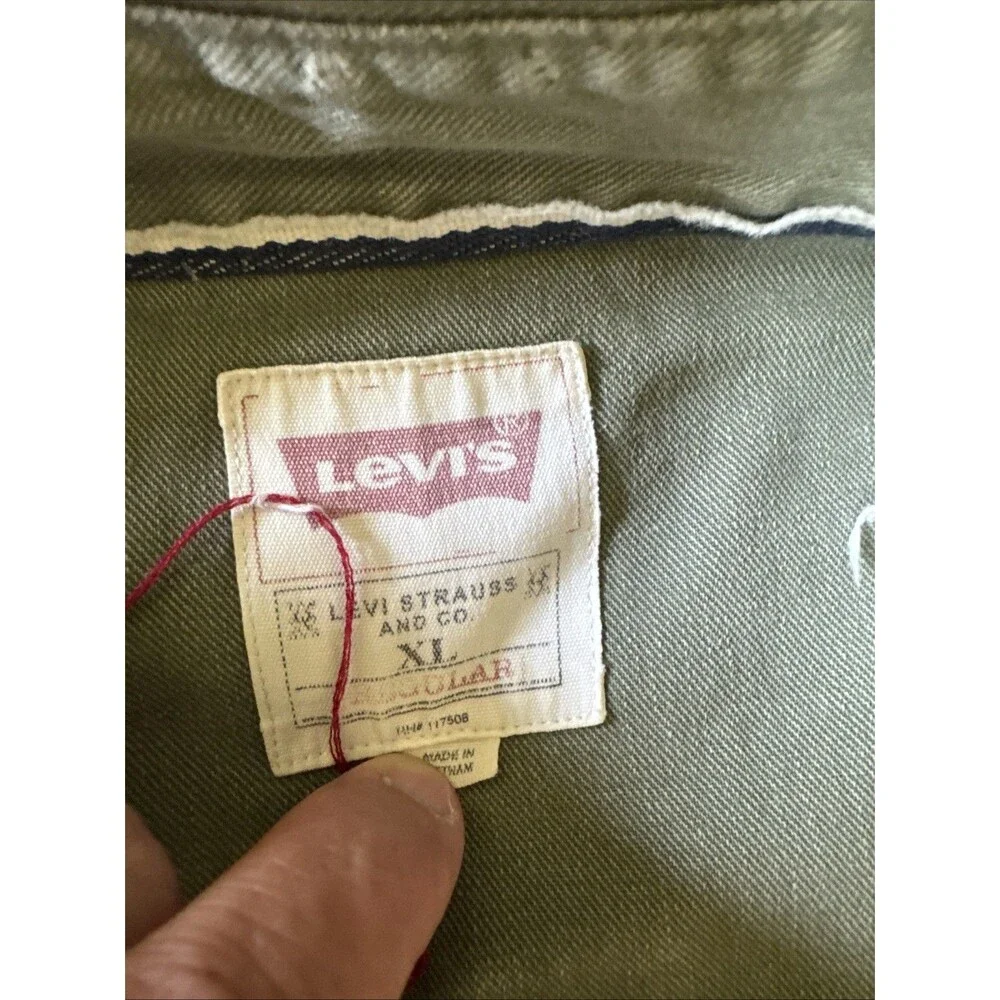 Levi's Denim Shirt Men's XL Regular Distressed Rips‎ Long sleeve button front